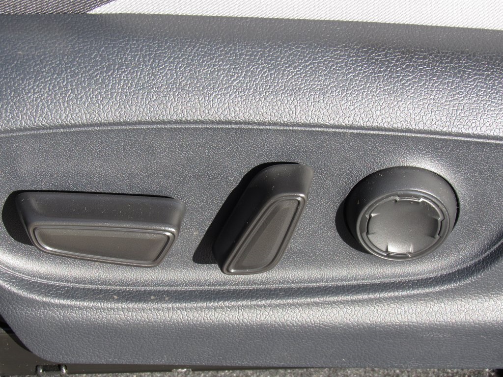 Vehicle image 16 of 40