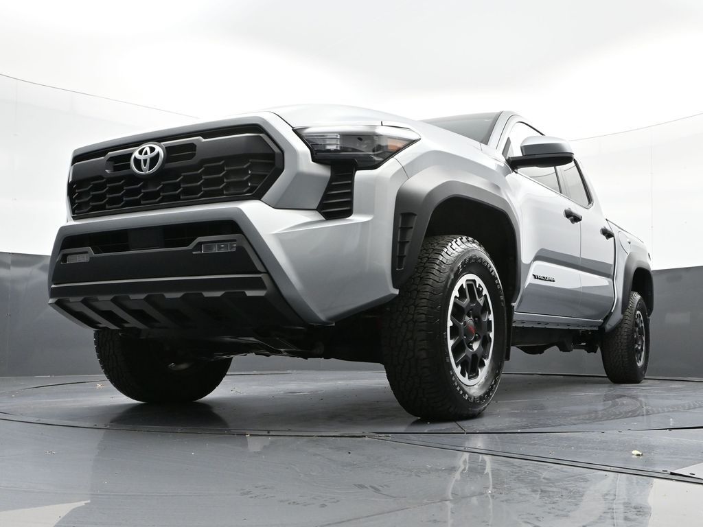Vehicle image 4 of 32