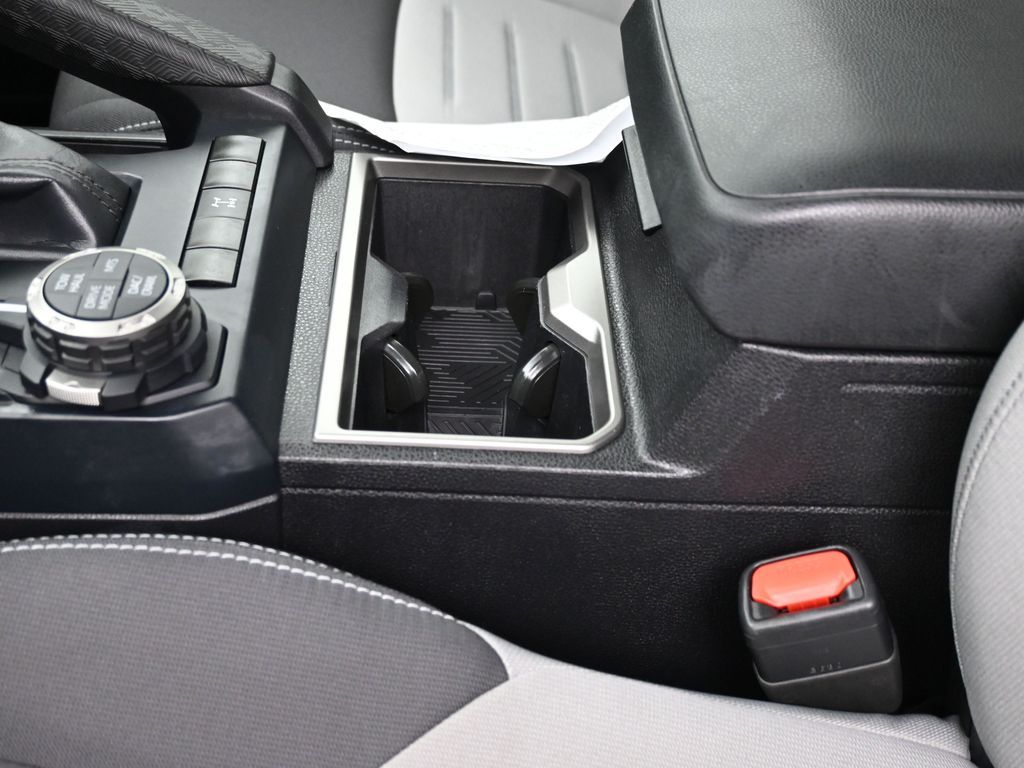 Vehicle image 27 of 32