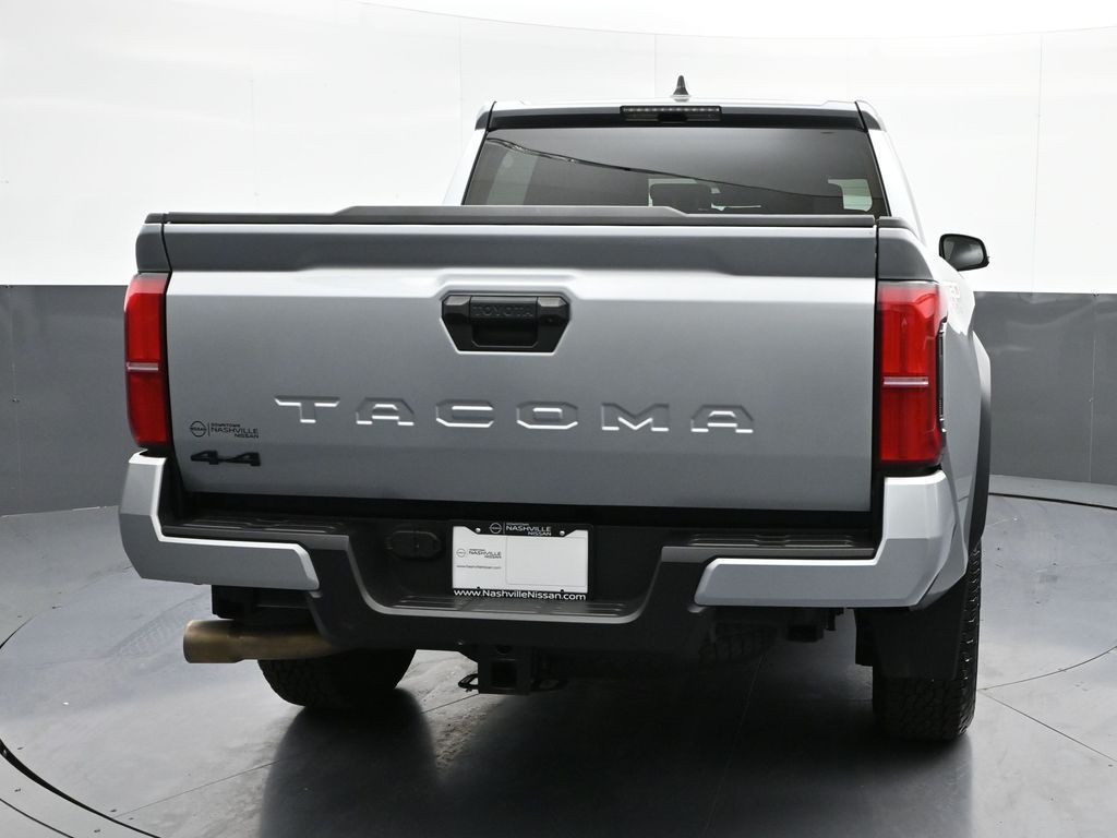 Vehicle image 18 of 32