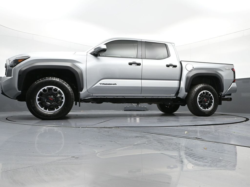 Vehicle image 25 of 32