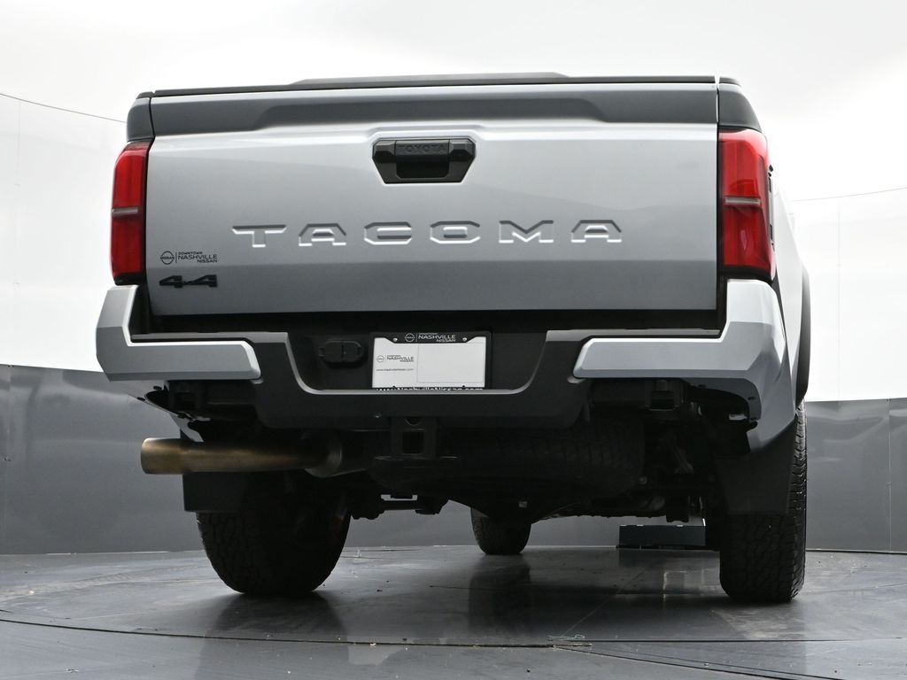Vehicle image 17 of 32