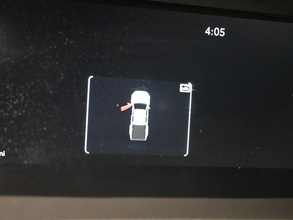 Vehicle image 26 of 32