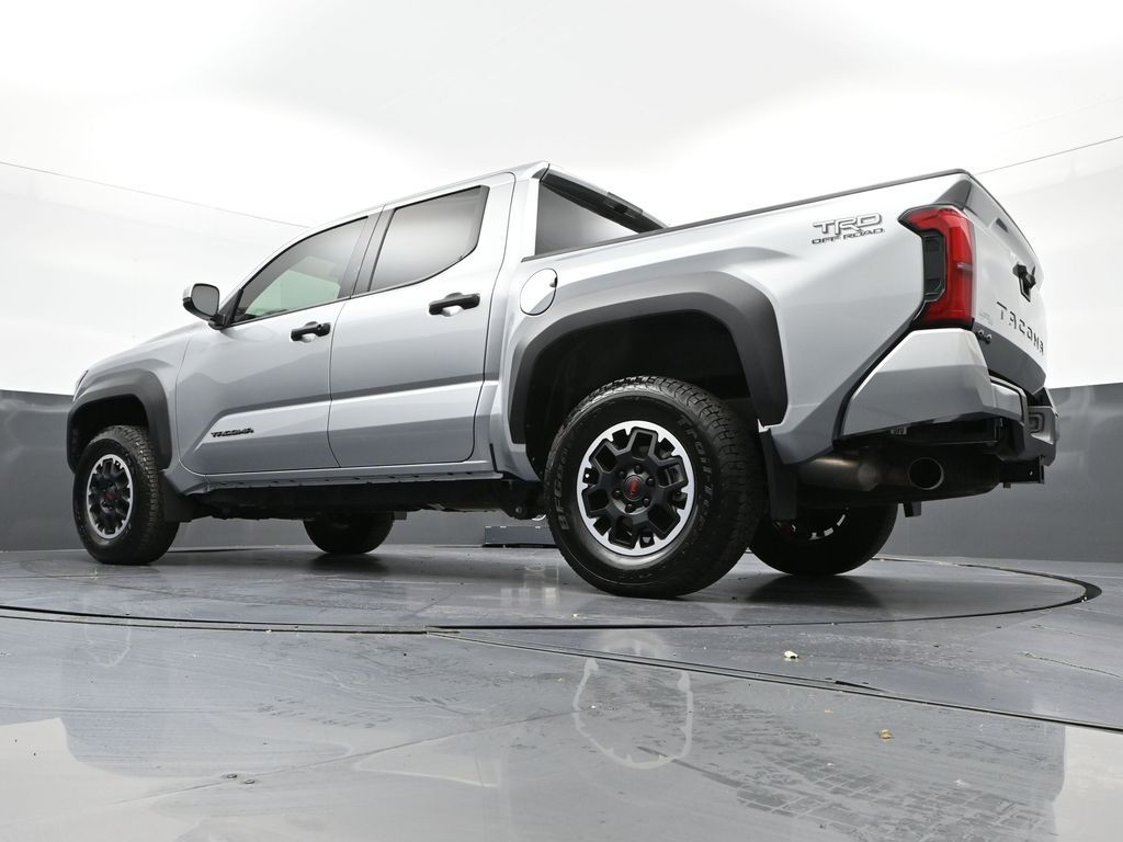Vehicle image 22 of 32