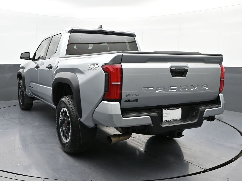 Vehicle image 21 of 32