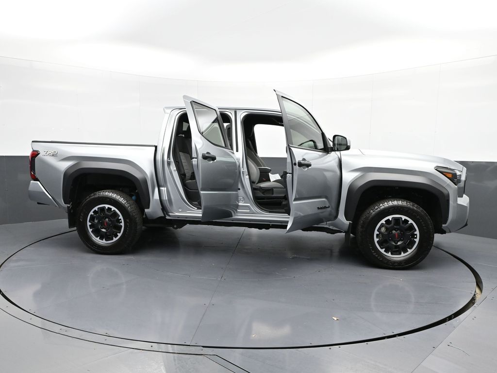 Vehicle image 10 of 32