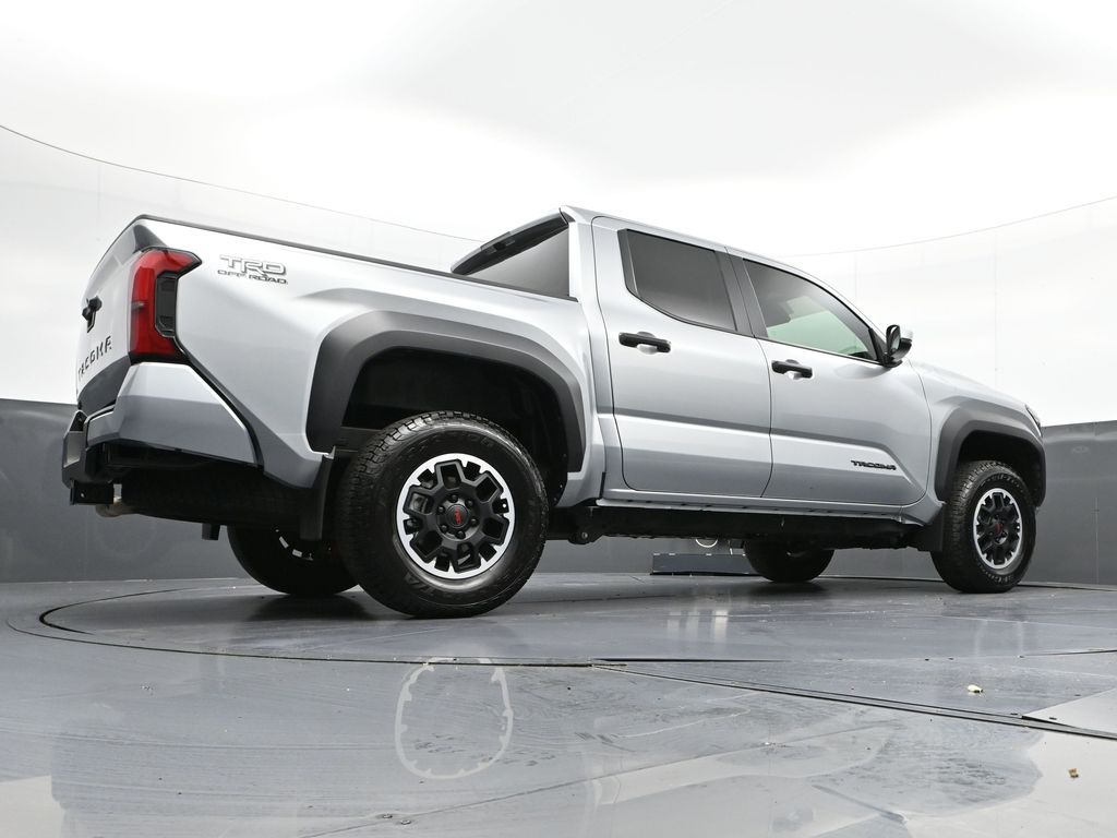 Vehicle image 11 of 32