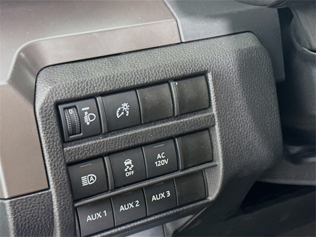 Vehicle image 10 of 40
