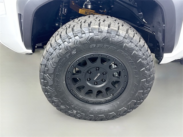 Vehicle image 30 of 40
