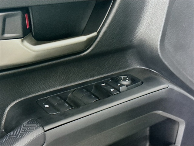 Vehicle image 17 of 40
