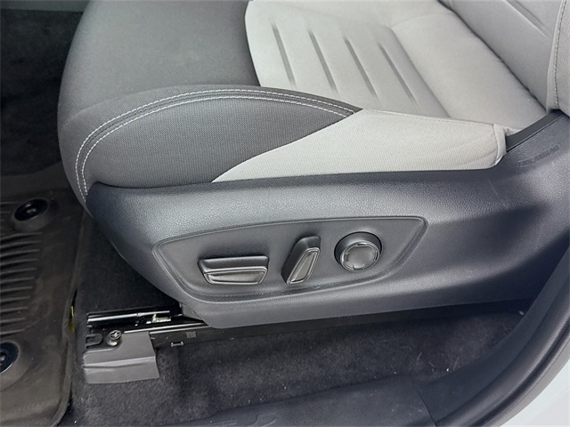 Vehicle image 19 of 40