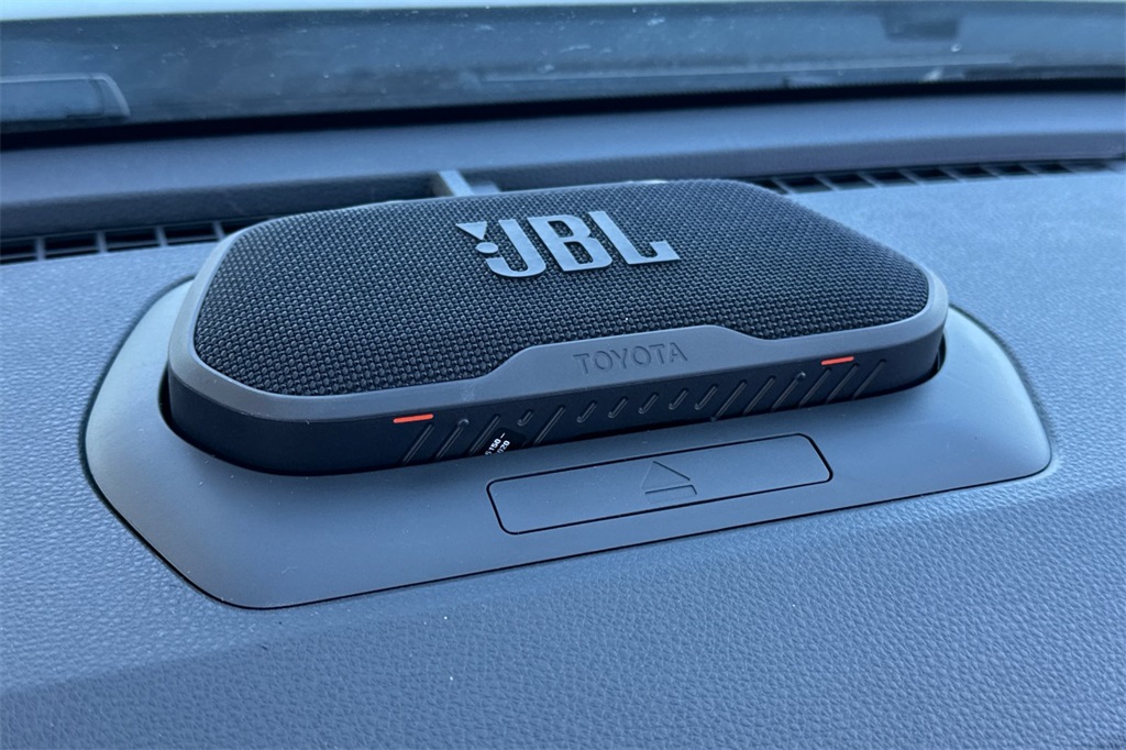 Vehicle image 21 of 22