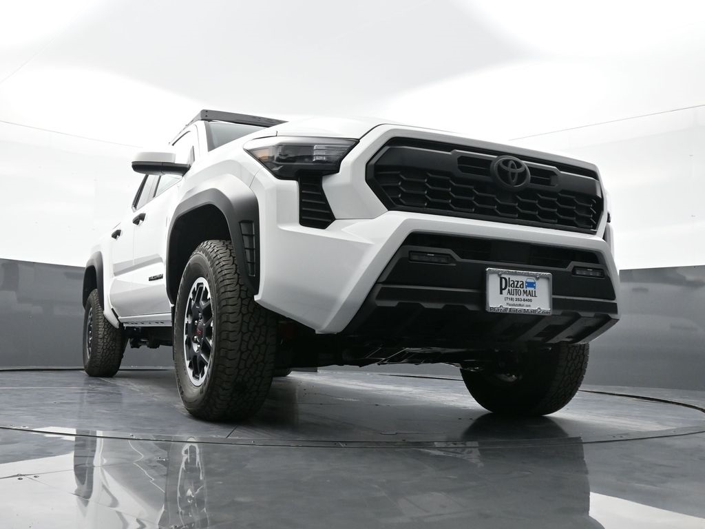 2024 Toyota Tacoma Limited Image 5 of 46