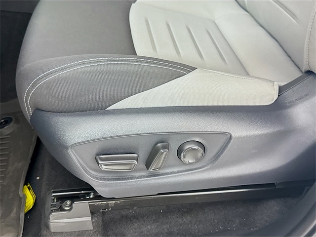 Vehicle image 19 of 41