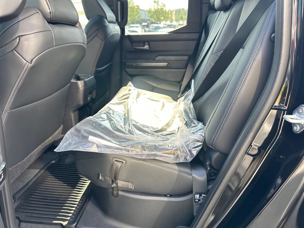 Vehicle image 14 of 29