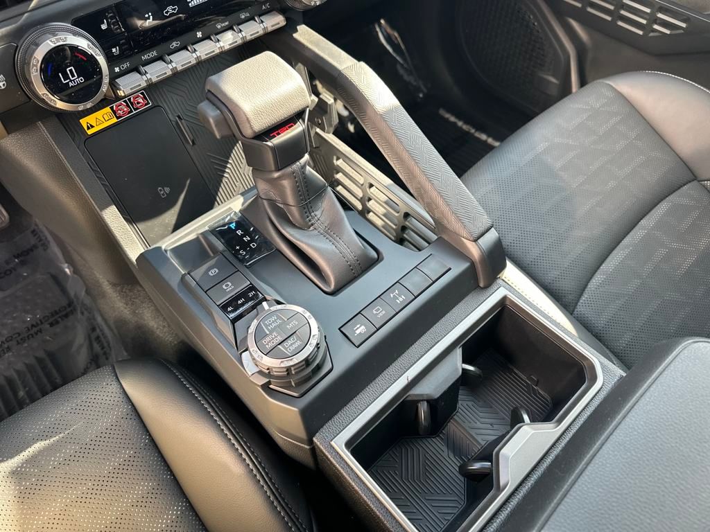 Vehicle image 23 of 29