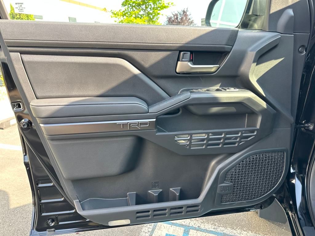 Vehicle image 11 of 29