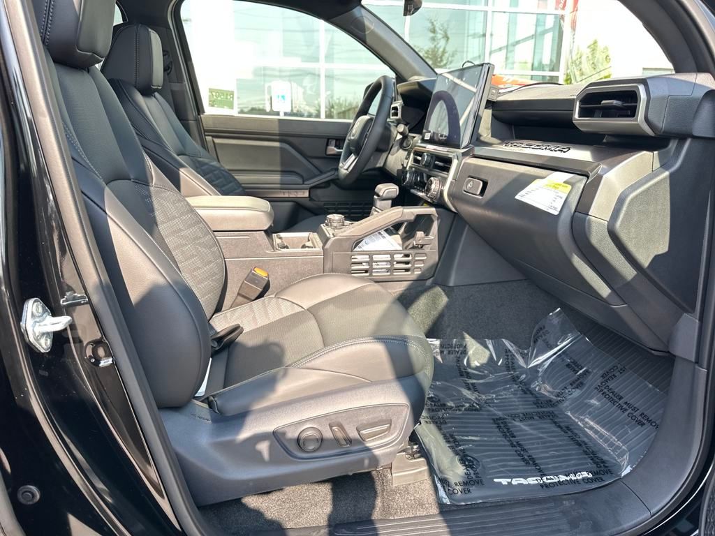 Vehicle image 17 of 29