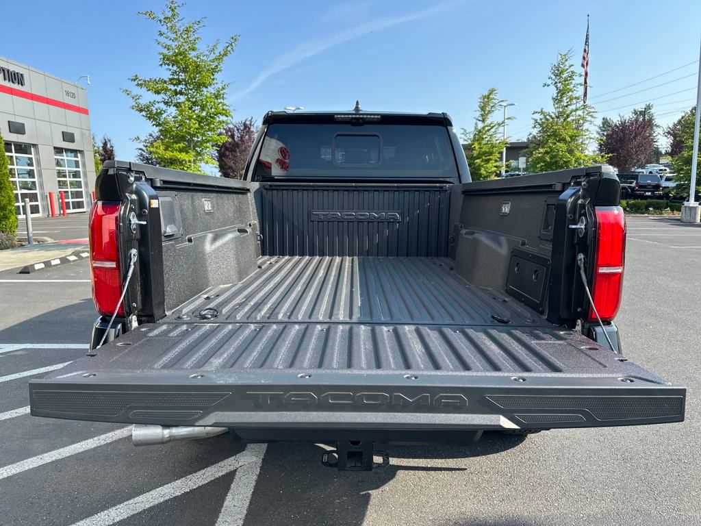 Vehicle image 26 of 29
