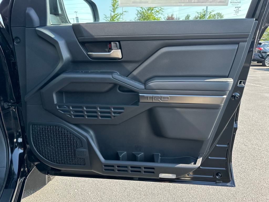 Vehicle image 16 of 29