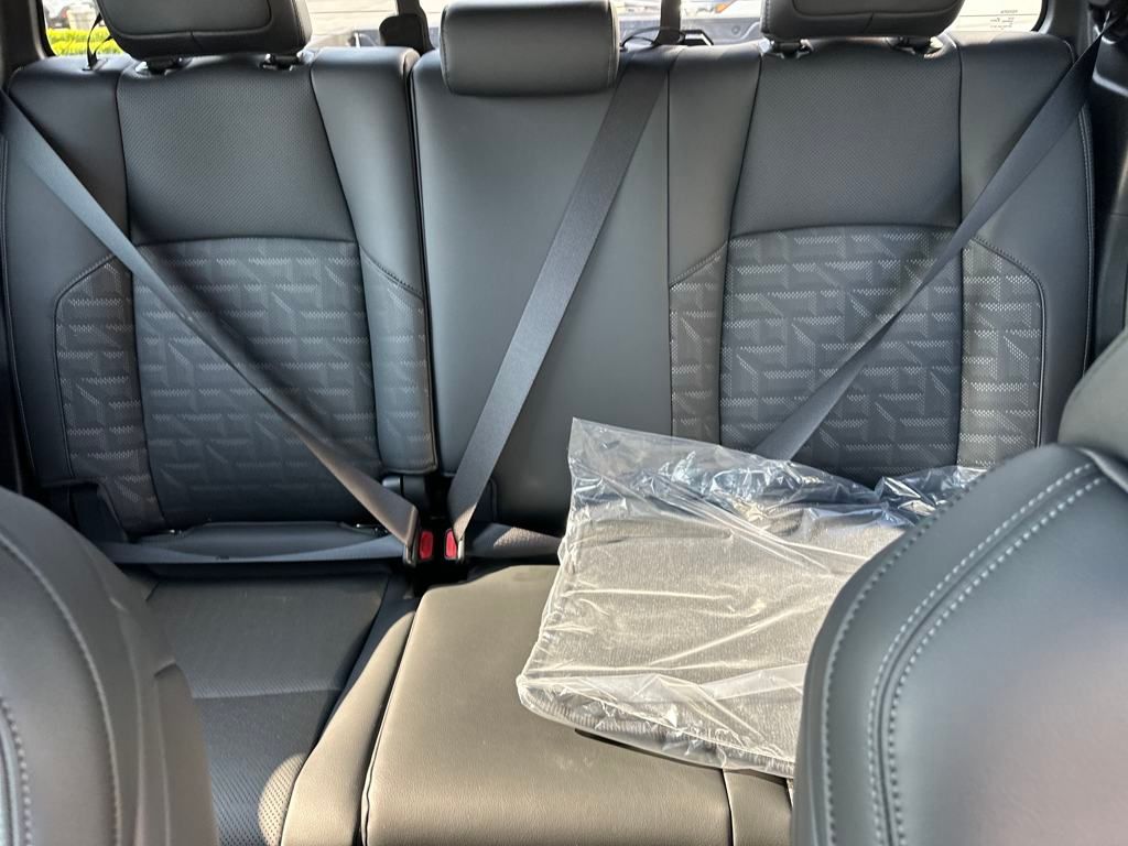 Vehicle image 25 of 29
