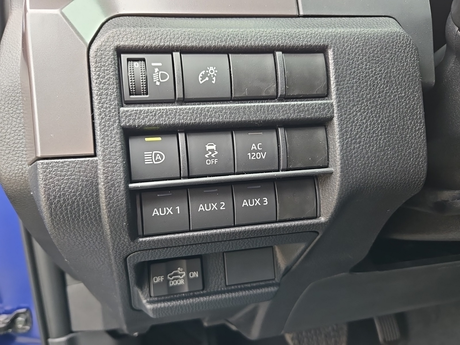 Vehicle image 27 of 49