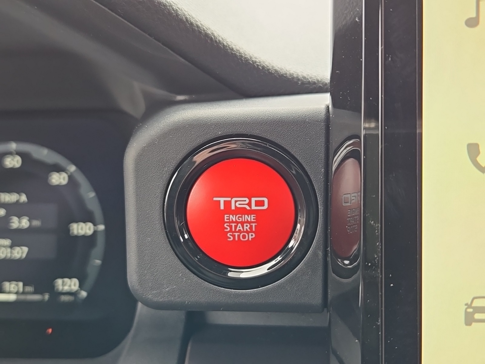 Vehicle image 47 of 49