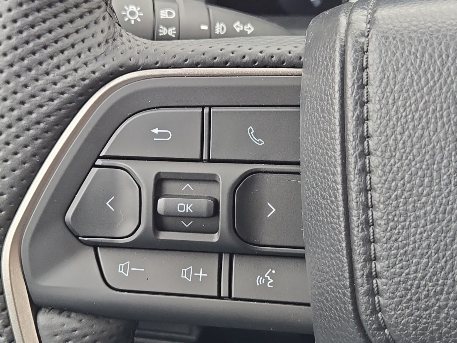 Vehicle image 31 of 49