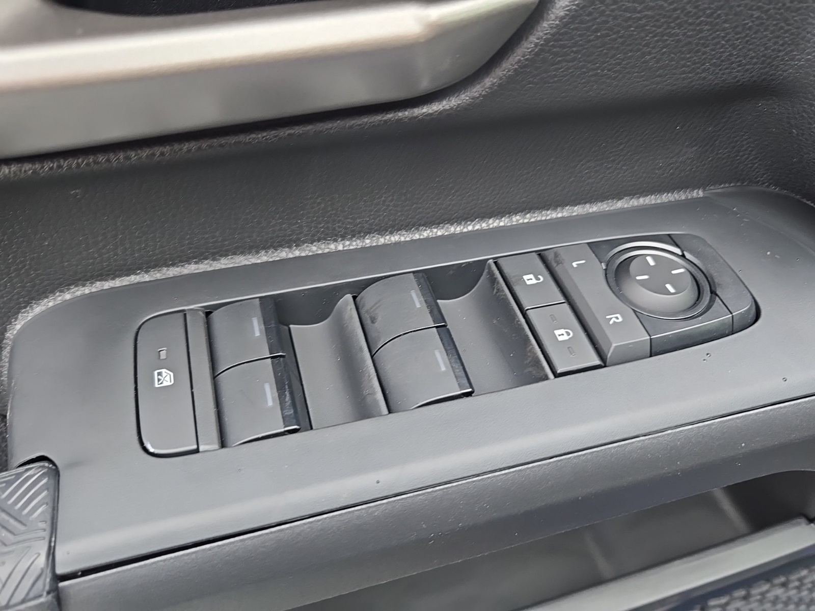 Vehicle image 28 of 49