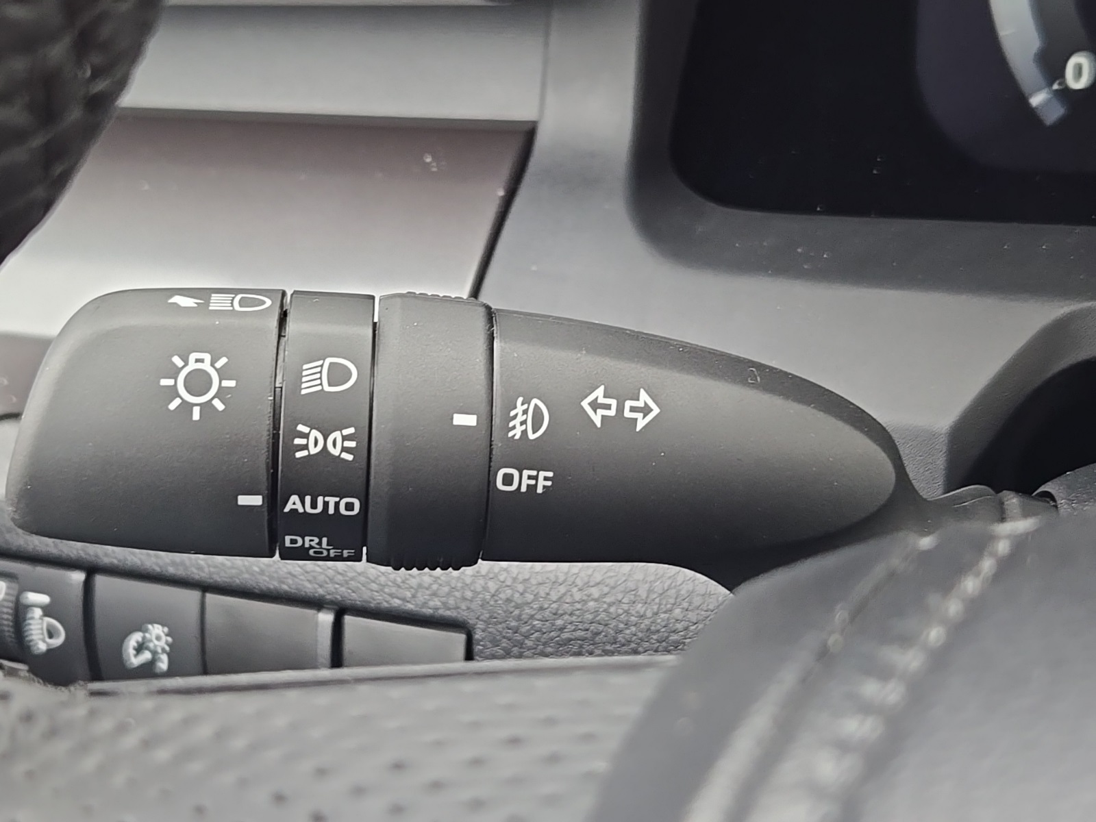 Vehicle image 32 of 49