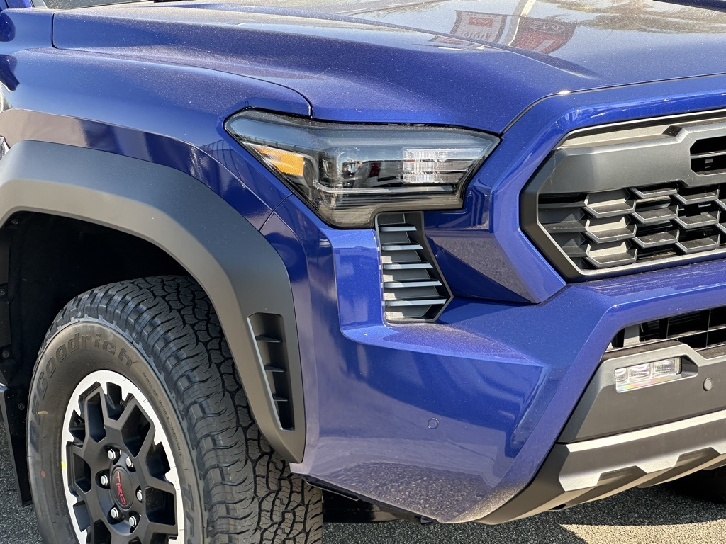 Vehicle image 10 of 28