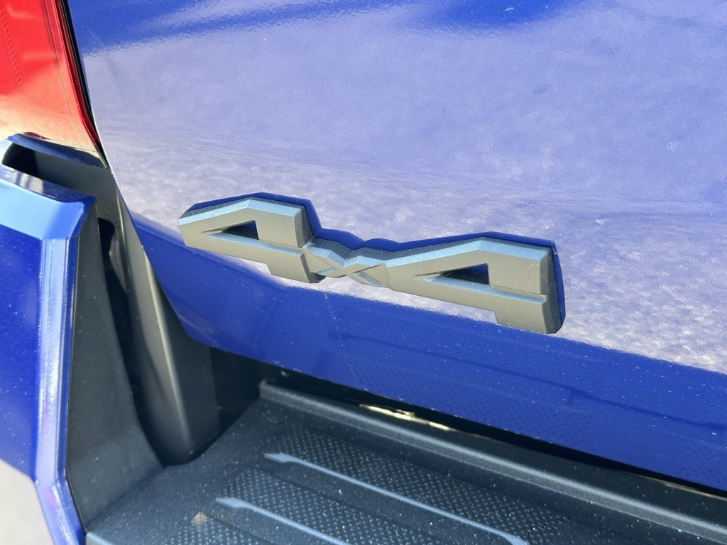 Vehicle image 11 of 28