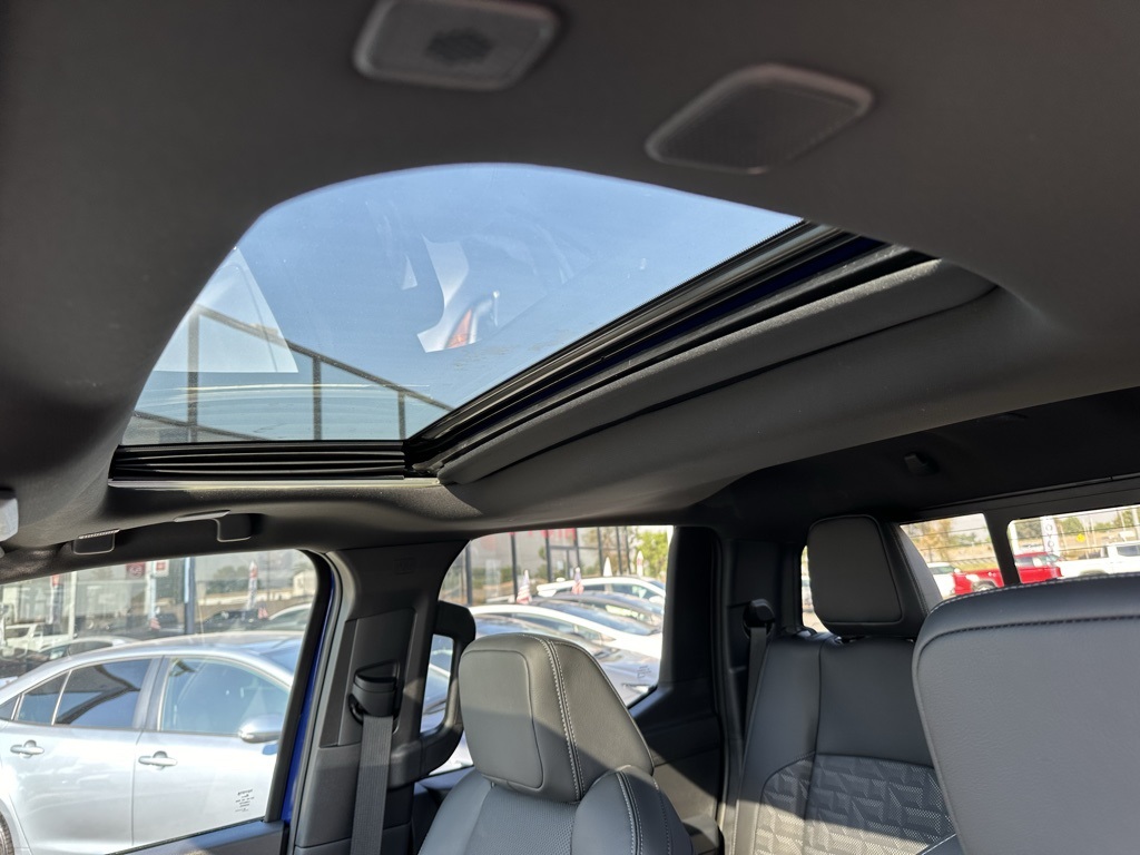 Vehicle image 18 of 28