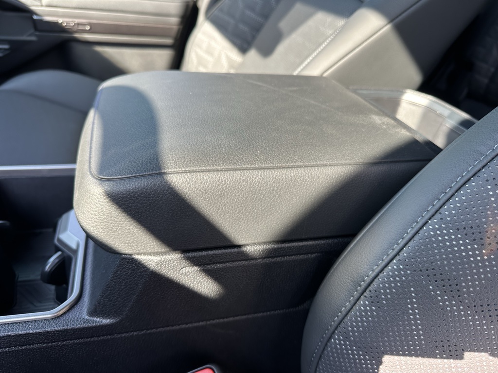 Vehicle image 26 of 28