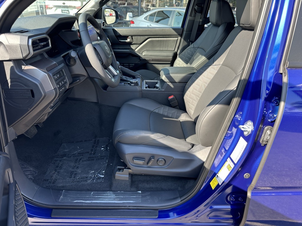 Vehicle image 15 of 28