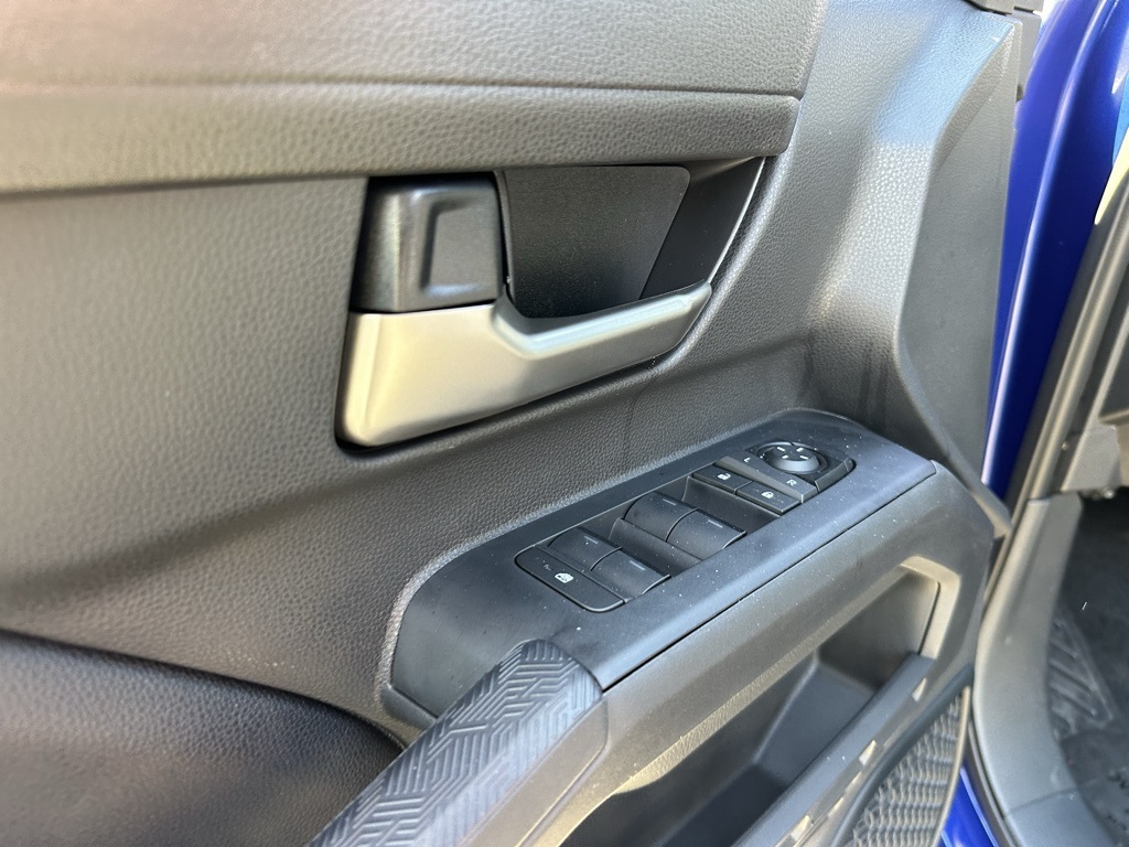 Vehicle image 14 of 28