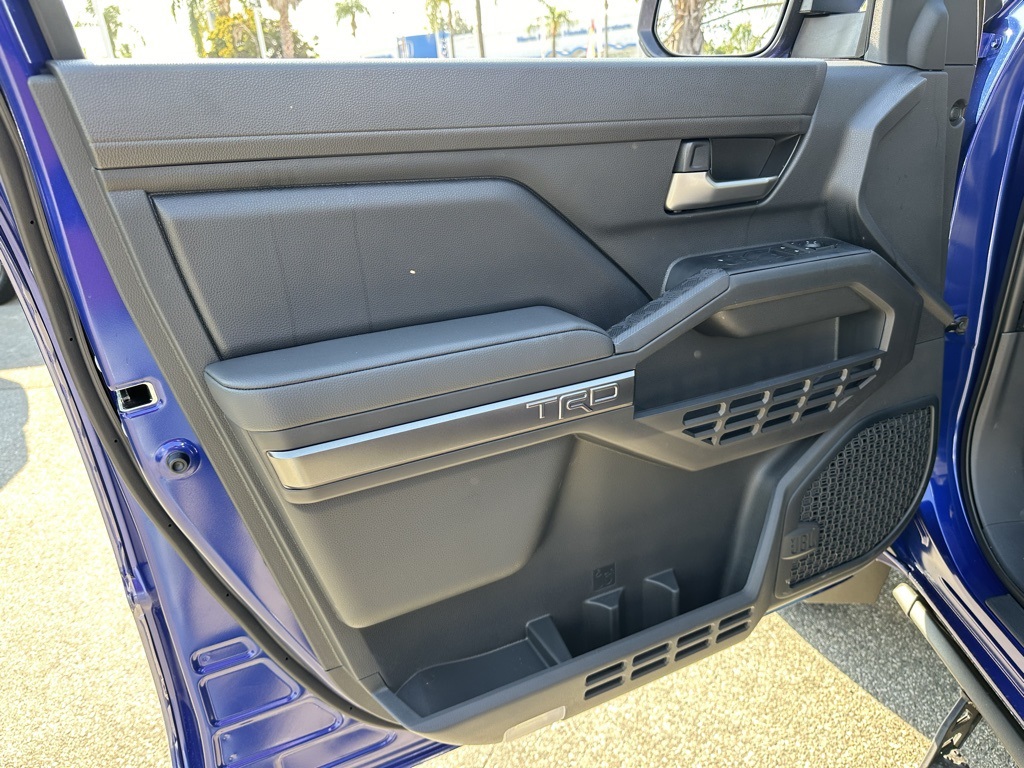 Vehicle image 13 of 28