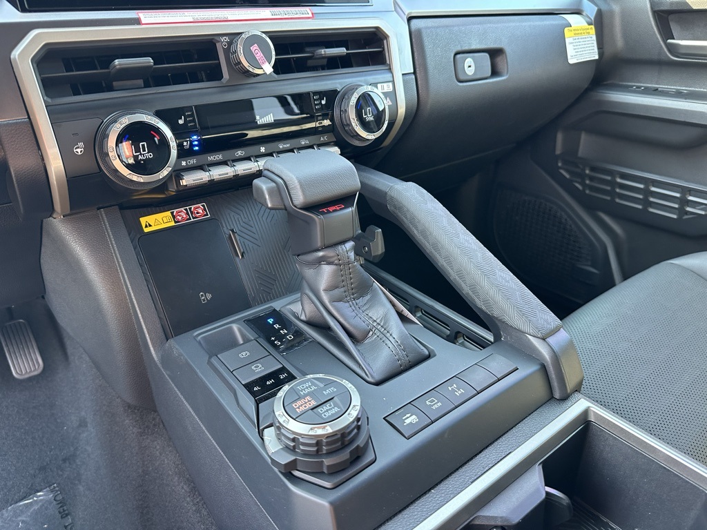 Vehicle image 24 of 28