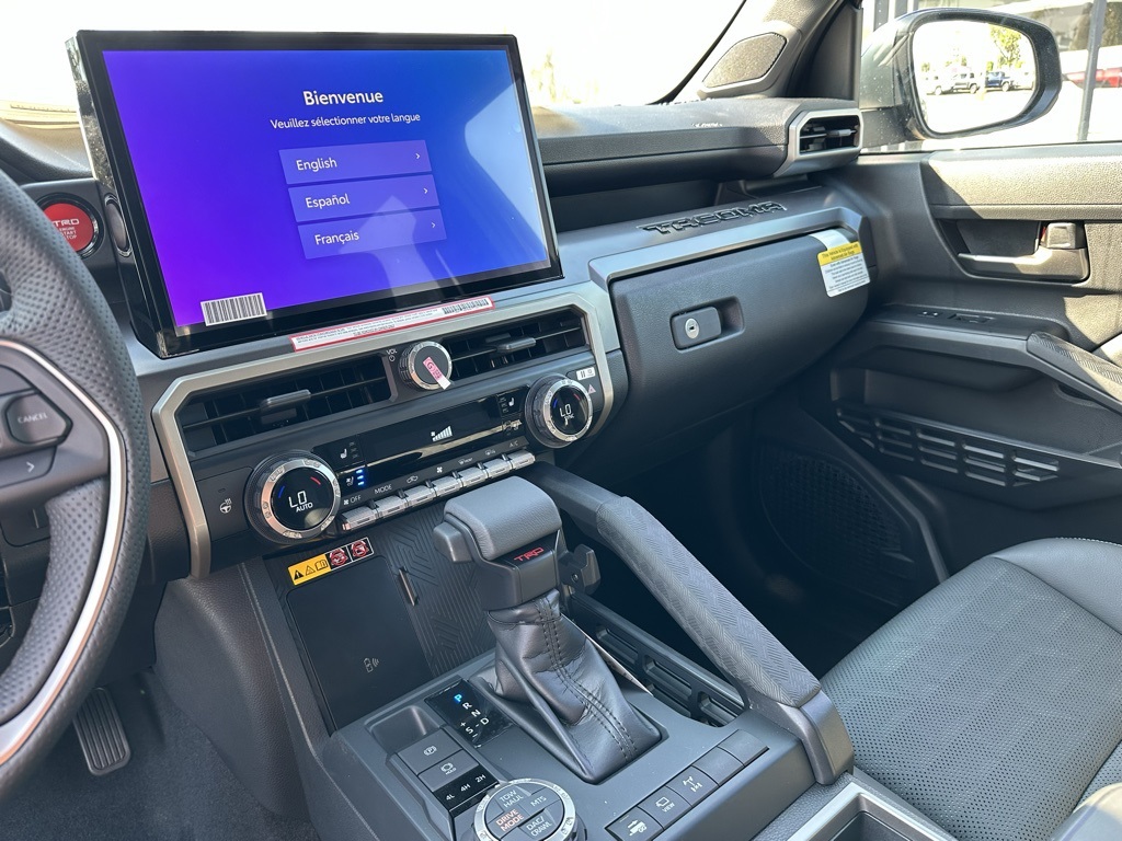 Vehicle image 23 of 28