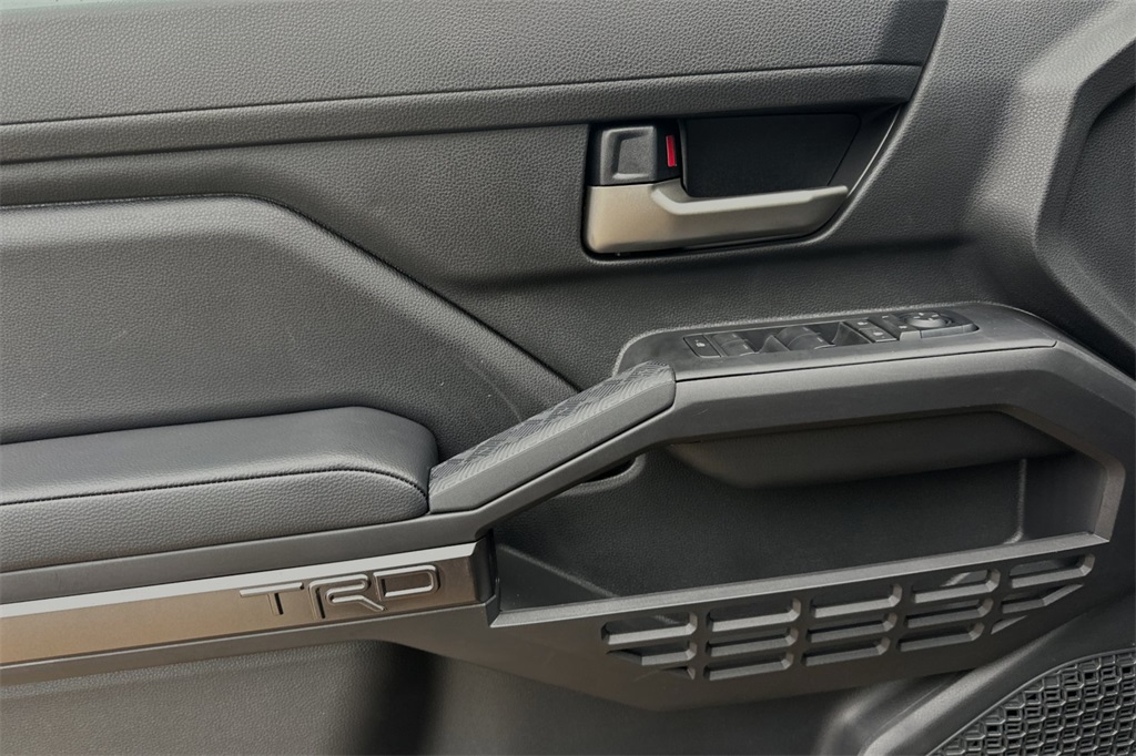 Vehicle image 8 of 22