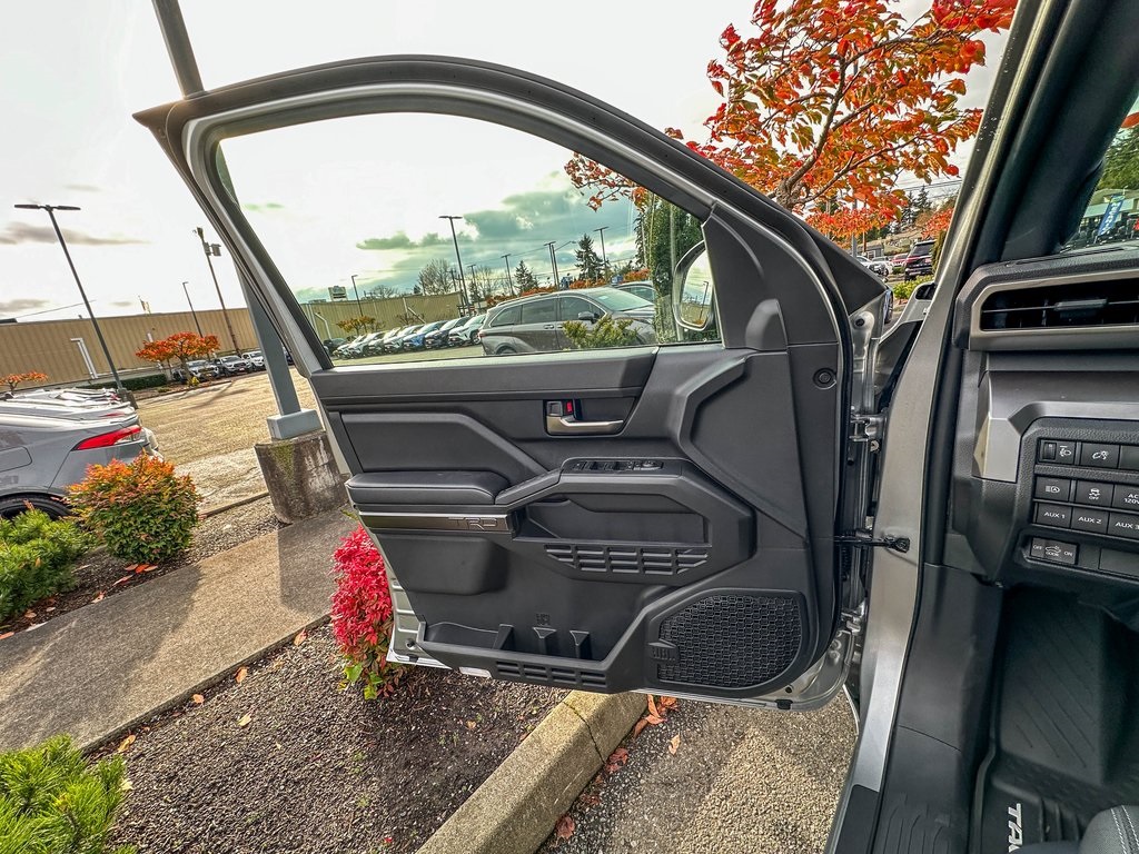 Vehicle image 15 of 22