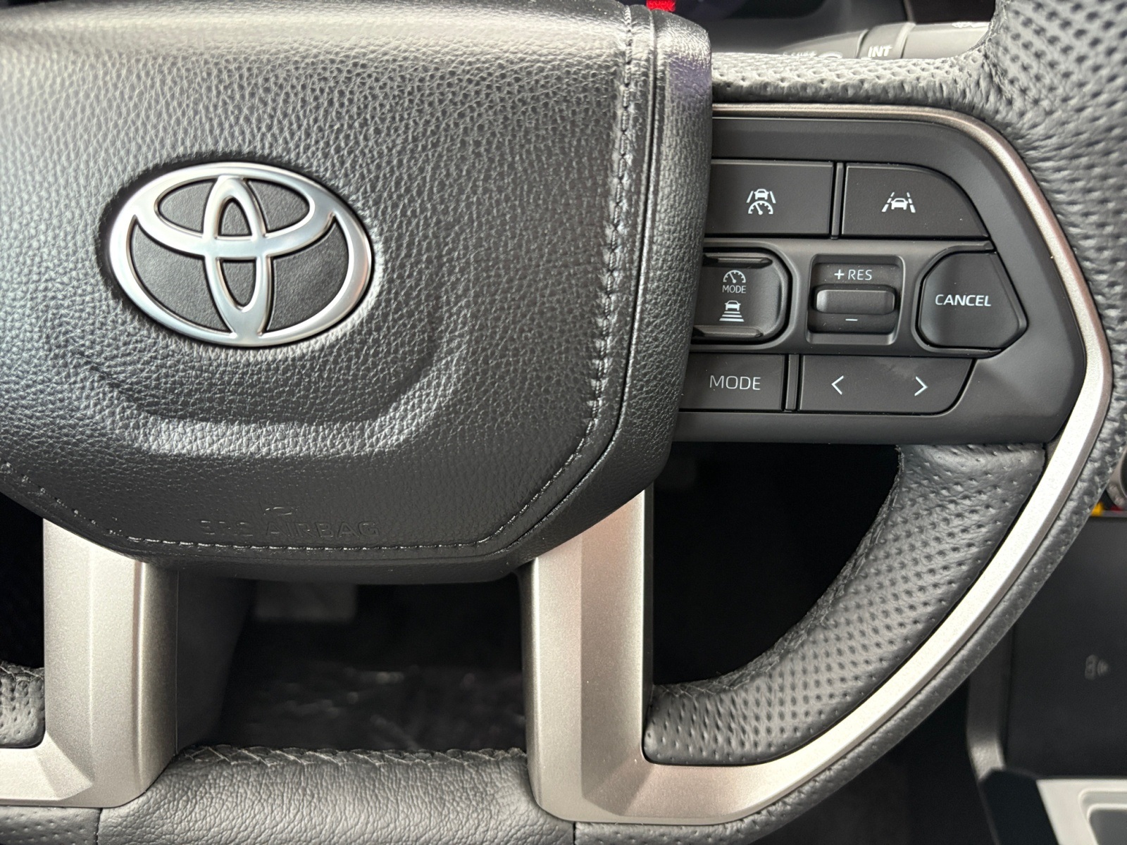 Vehicle image 22 of 25
