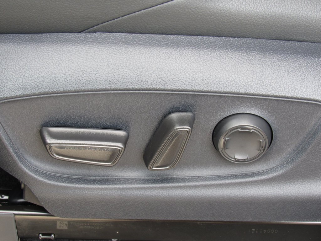 Vehicle image 16 of 40