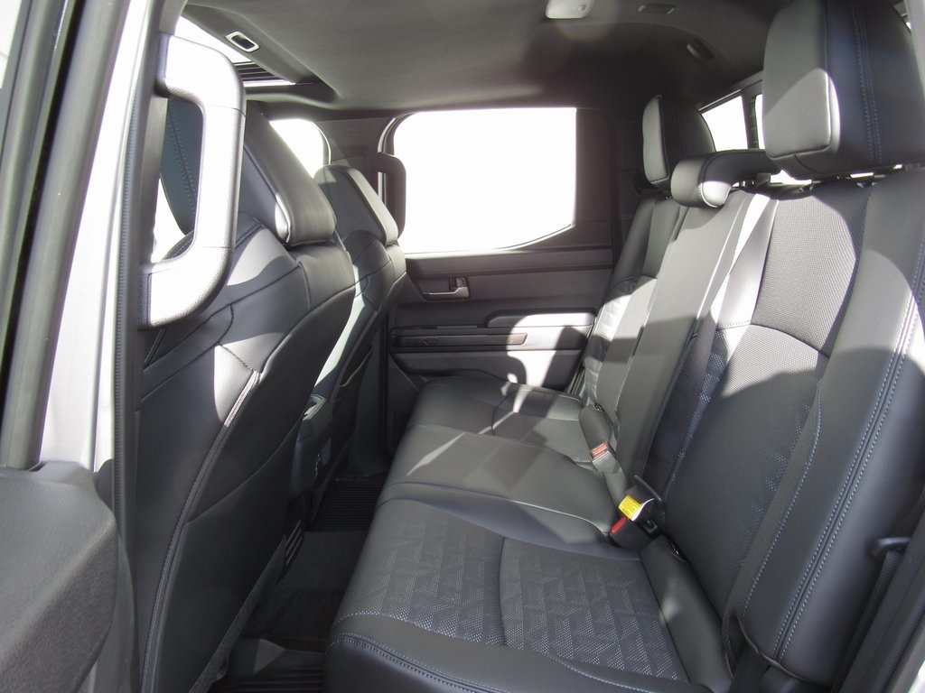 Vehicle image 19 of 40