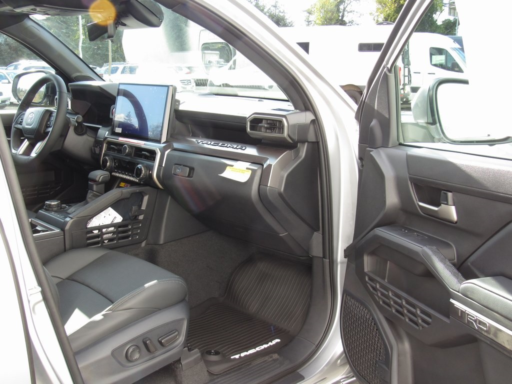 Vehicle image 21 of 40