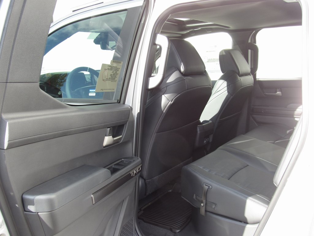 Vehicle image 18 of 40