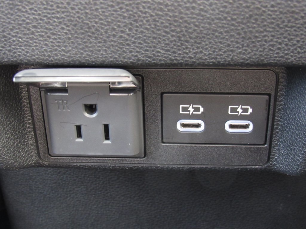 Vehicle image 35 of 40