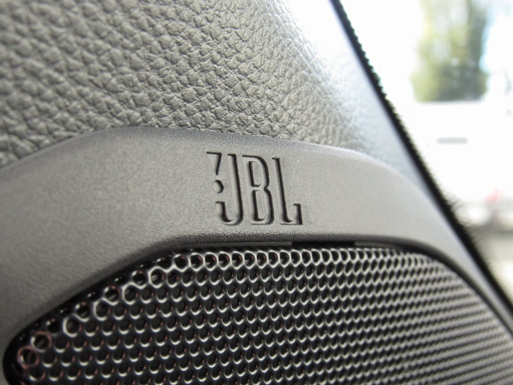 Vehicle image 37 of 40