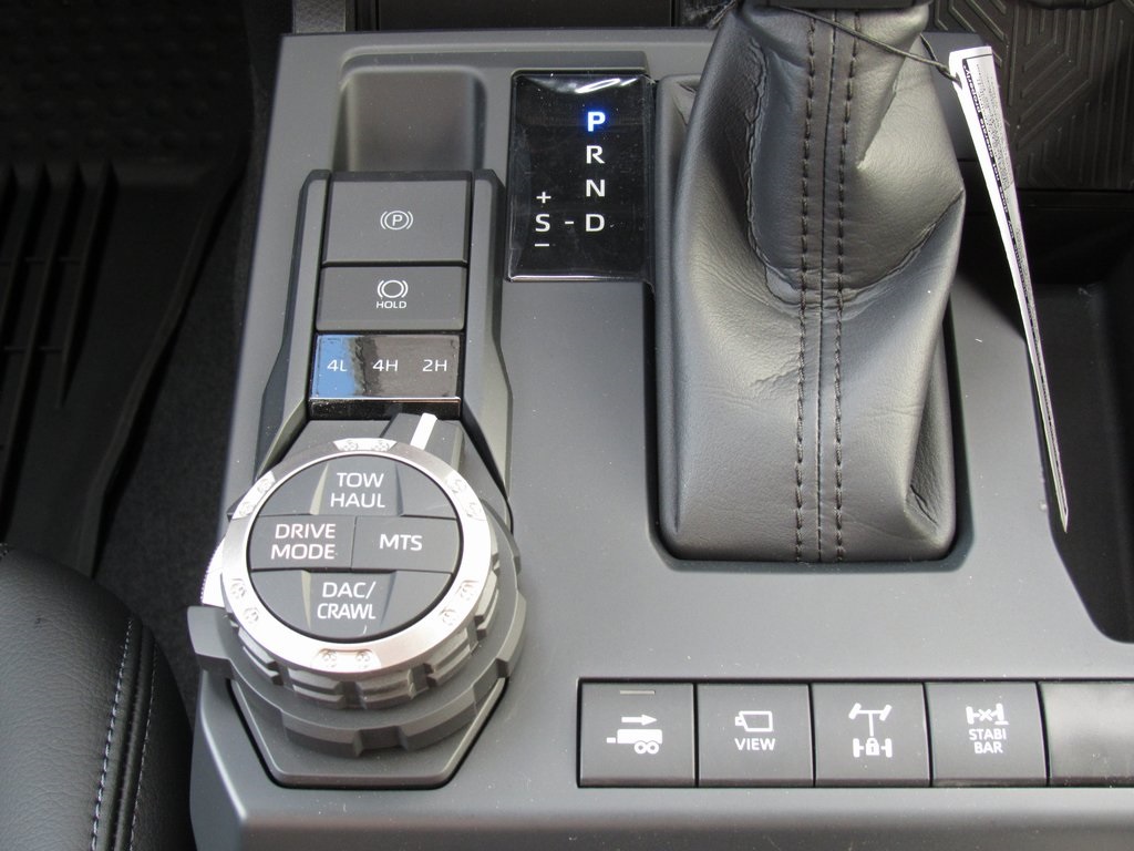 Vehicle image 33 of 40