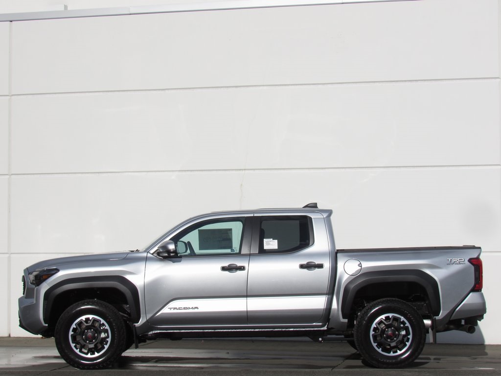 Vehicle image 4 of 40